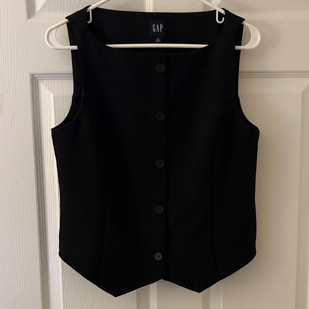 GAP Women's Sleeveless Black Button-Down Shirt